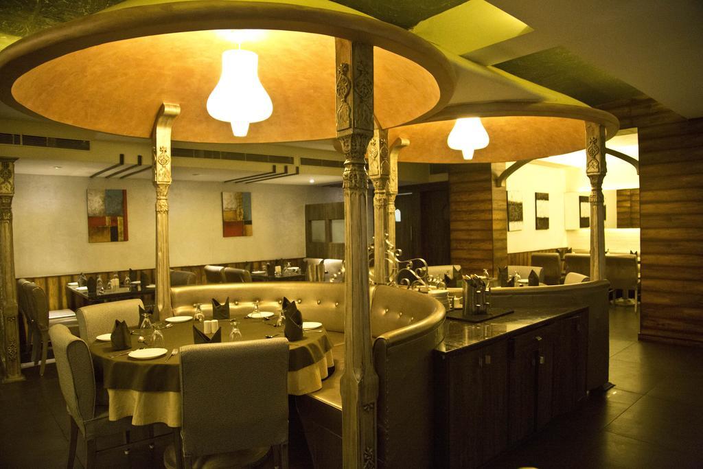 The Rajshahi Palace Hotel Indore Luaran gambar